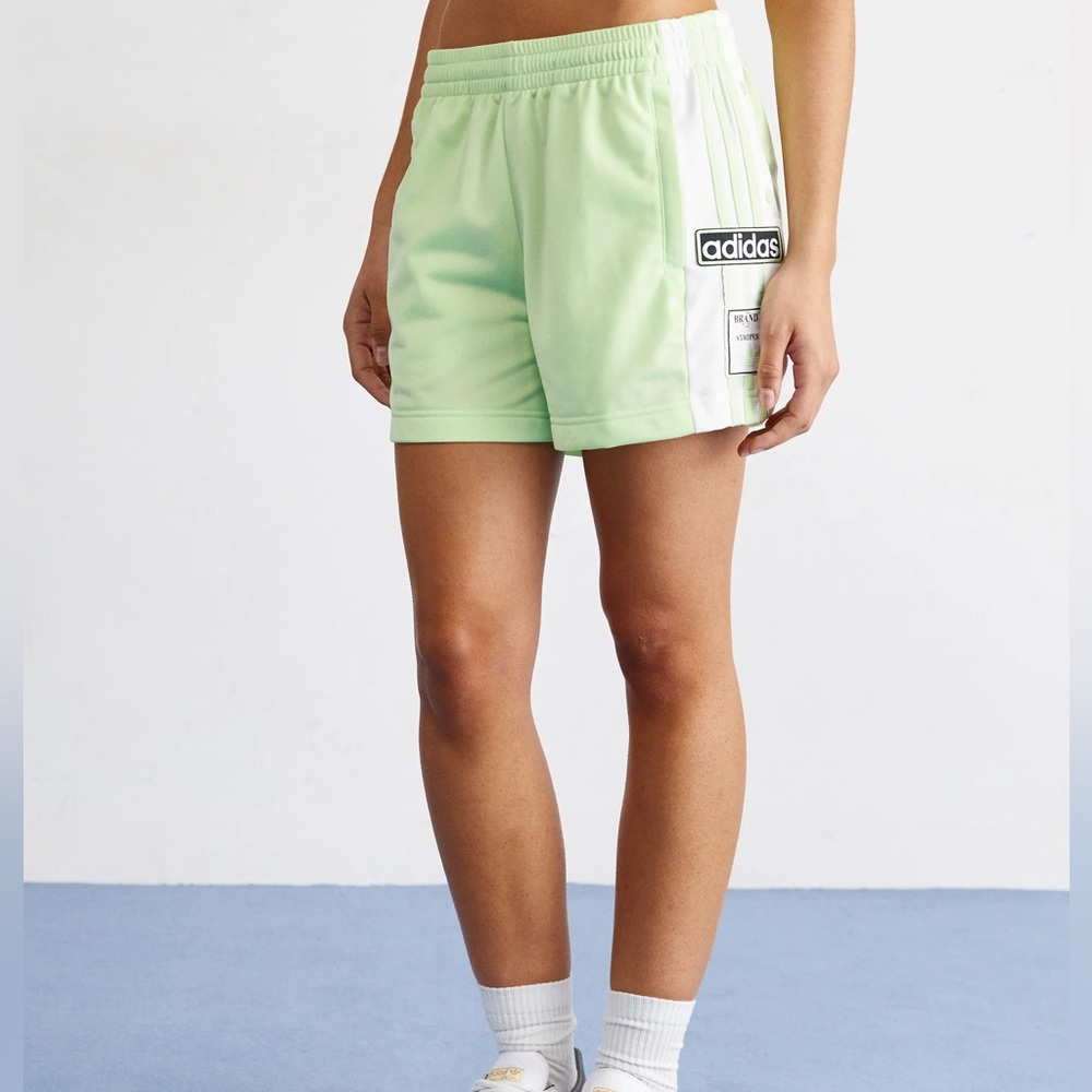 Adidas Originals Adibreak Adicolor Shorts in Semi Green Spark, L